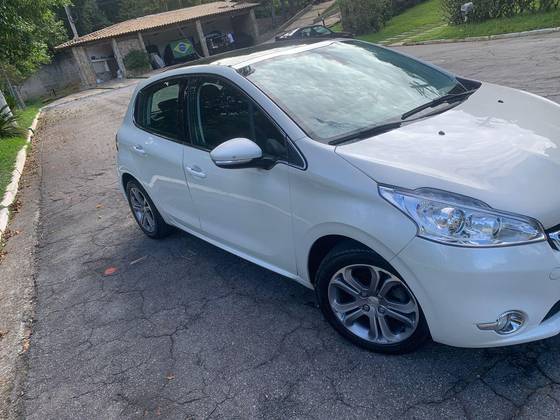PEUGEOT 208 1.6 GRIFFE 16V FLEX 4P AUTOMÁTICO PEUGEOT 208 1.6 GRIFFE 16V FLEX 4P AUTOMÁTICO
